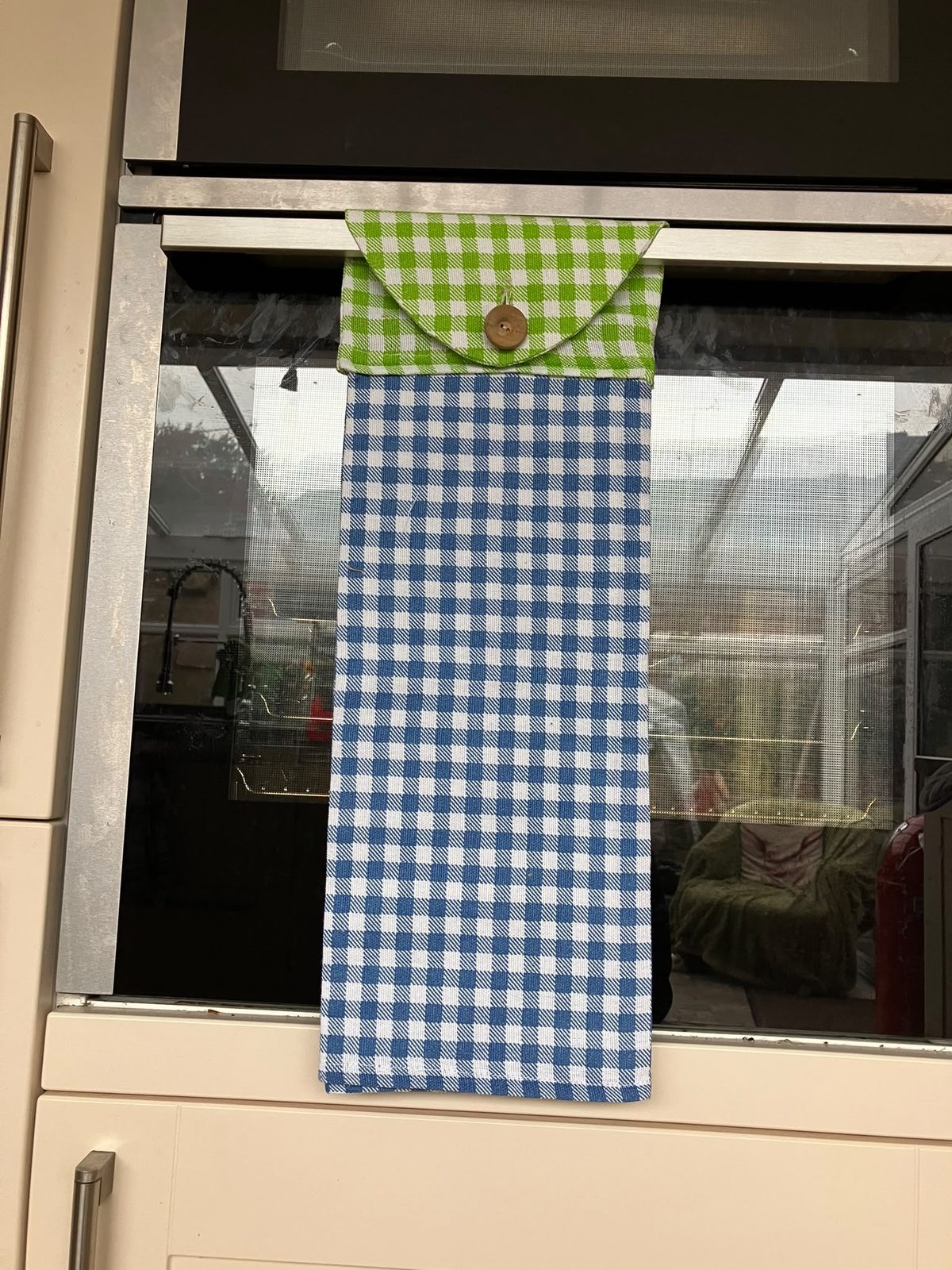 Machine Sewn Buttonholes: Make an Oven Door Towel